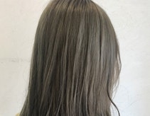 グリーン系カラーの特徴は?ブリーチありなしの違いから暗め&明るめのサンプルまで