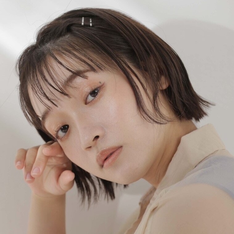 最新ショートボブアレンジ集2025年-2026年版。まとめ髪から結ばないアレンジまでのサムネイル画像