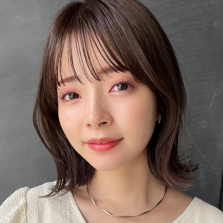 くびれヘアってどんな髪型?巻き方やレングス・前髪別のお手本スタイルのサムネイル画像