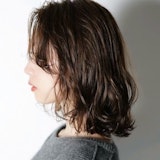 50代向けお手入れ楽ちんミディアムヘア。パッと決まる髪型選びのポイントは?