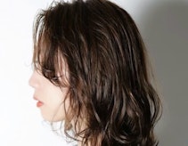 50代向けお手入れ楽ちんミディアムヘア。パッと決まる髪型選びのポイントは?