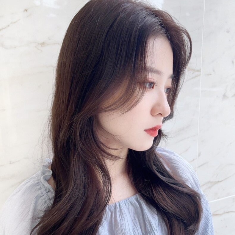 ダークブラウンってどんな髪色?ブリーチや色落ち問題をサンプルと共に解説のサムネイル画像