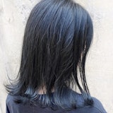 ブルーブラックの髪色サンプル集。色味やブリーチ有無の仕上がり比較＆色落ちも解説