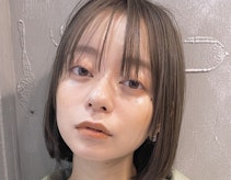 オリーブベージュってどんな髪色?特徴から明るめ暗めのカラーサンプル集まで