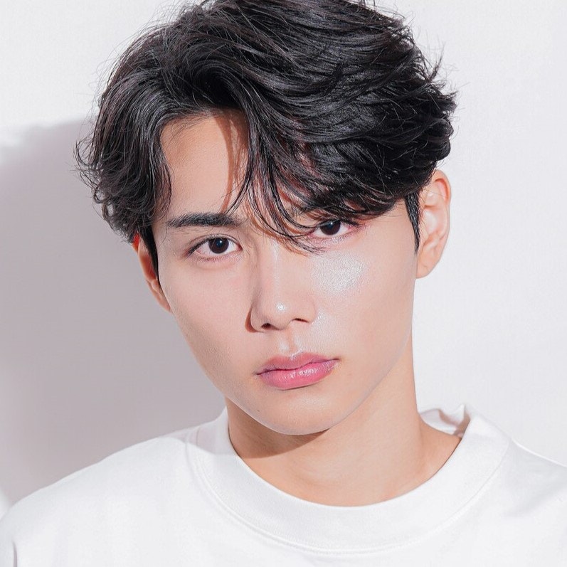 フェザーパーマとは?参考スタイルに学ぶ他パーマとの違いからスタイリングまでのサムネイル画像