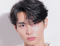 フェザーパーマとは?参考スタイルに学ぶ他パーマとの違いからスタイリングまで