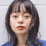 パープルブラックってどんな髪色？ブリーチ有無やレングスで見る参考カタログ集
