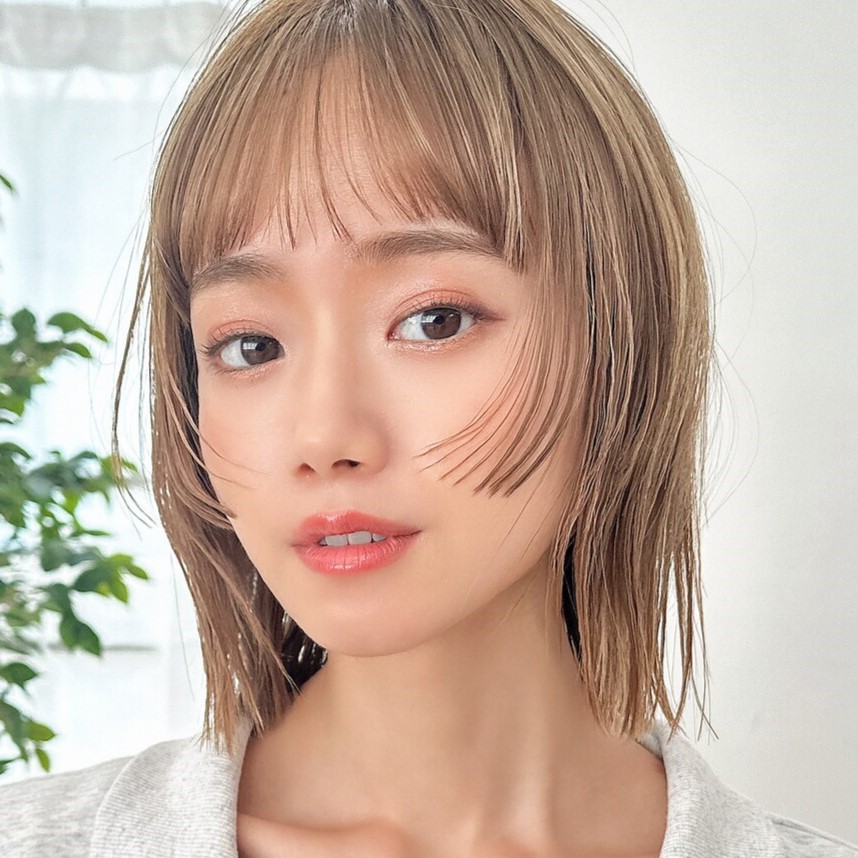 ミルクティーベージュってどんな髪色?ブリーチ有無の違いとヘアカラー見本集