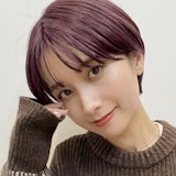 ワインレッドってどんな髪色？ブリーチや色落ち、明るさ別カラーサンプル集