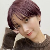 ワインレッドってどんな髪色？ブリーチや色落ち、明るさ別カラーサンプル集