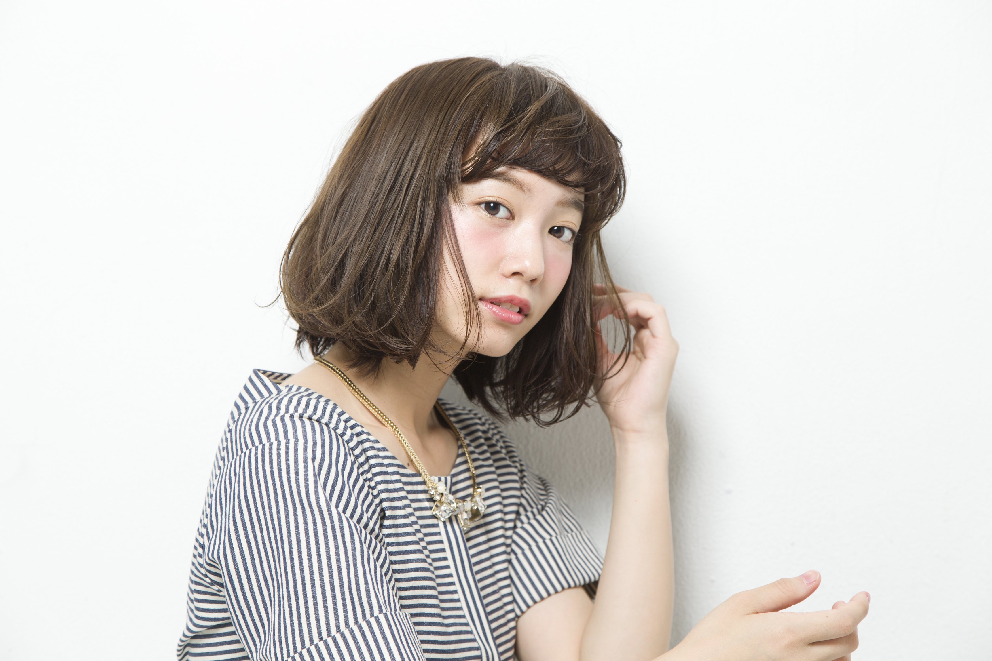 オン眉 シースルー かきあげバング おnew前髪 でトレンド服を制しましょ ホットペッパービューティーマガジン オン眉 シースルー かきあげバング おnew前髪 でトレンド服を制しましょ ホットペッパービューティーマガジン