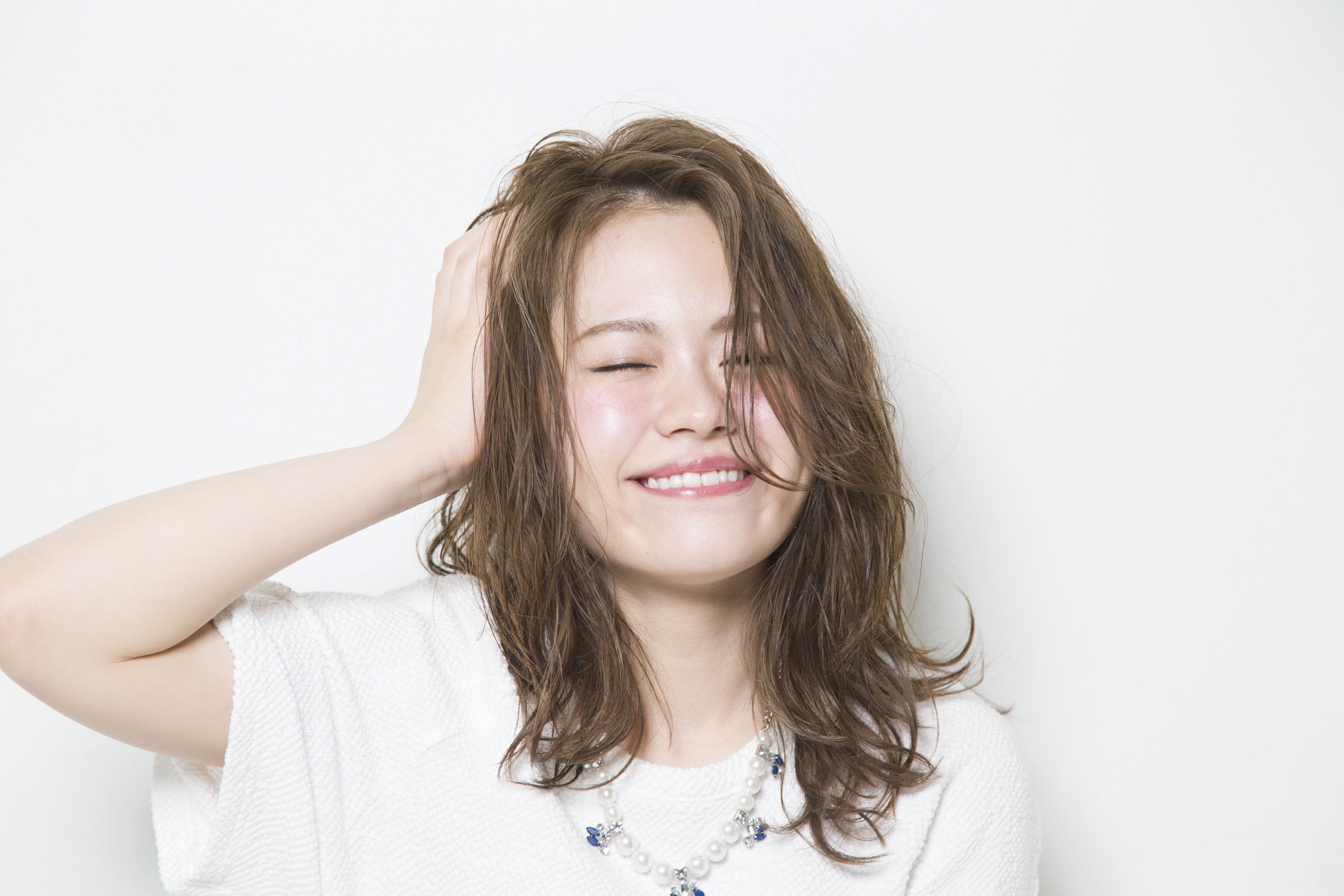 オン眉 シースルー かきあげバング おnew前髪 でトレンド服を制しましょ ホットペッパービューティーマガジン