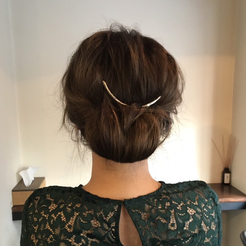 結婚式のお呼ばれ髪型カタログ スタイリストが簡単セルフヘアアレンジを伝授します ホットペッパービューティーマガジン 結婚式のお呼ばれ髪型カタログ スタイリストが簡単セルフヘアアレンジを伝授します ホットペッパービューティーマガジン