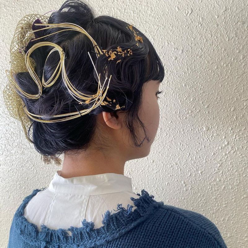 金箔ヘア 銀箔ヘア で和装を盛る ハレ姿が輝くヘアスタイルの作り方 ホットペッパービューティーマガジン