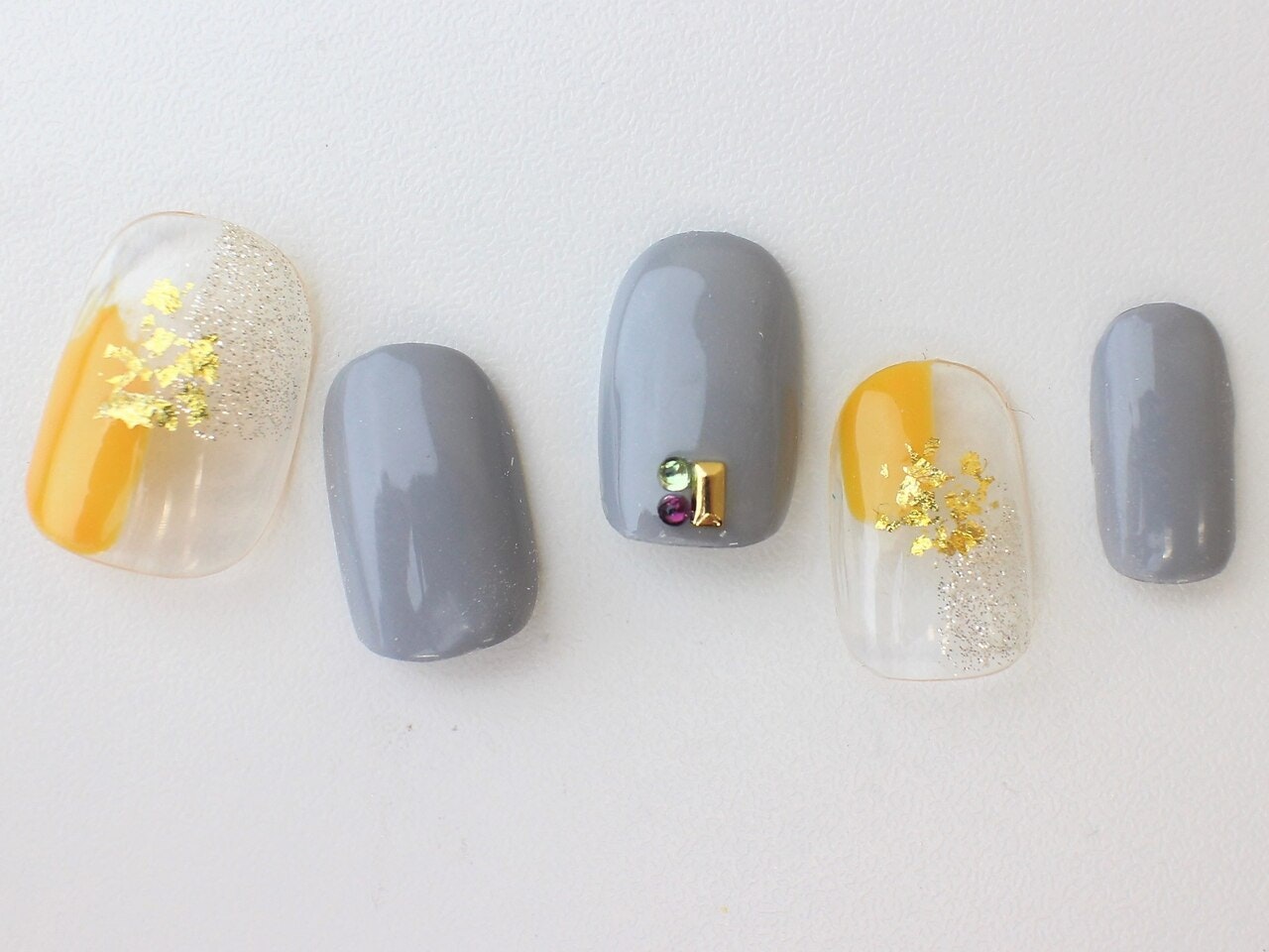 ショートネイルをおしゃれに見せるには?ポイント&ショートネイルカタログのサムネイル画像