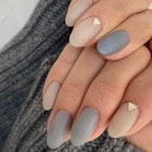 マットなくすみカラーネイル