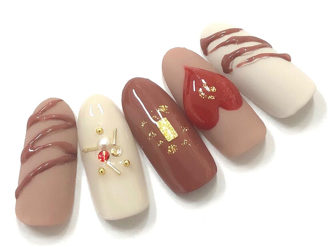 【2023年】最旬バレンタインネイル特集!注目のデザインバリエーションをチェックのサムネイル画像