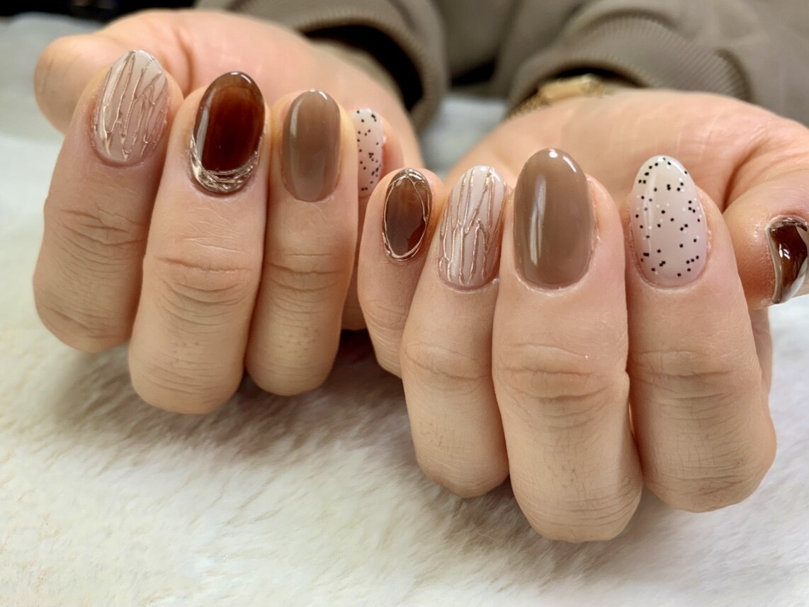 艶っとミラーのニュアンスネイル