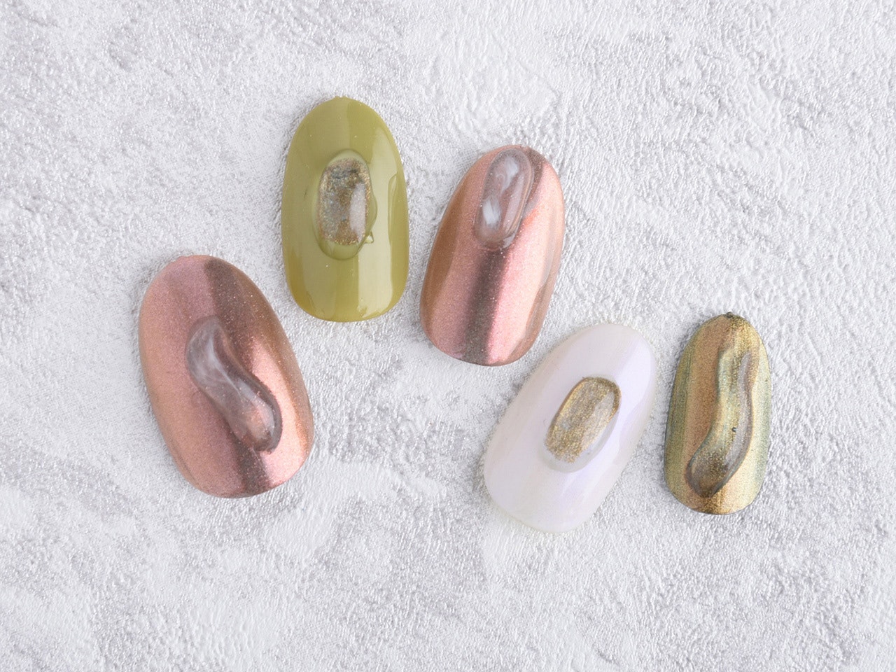 今っぽネイルなら断然ニュアンスカラー!注目の色&デザイン総まとめのサムネイル画像