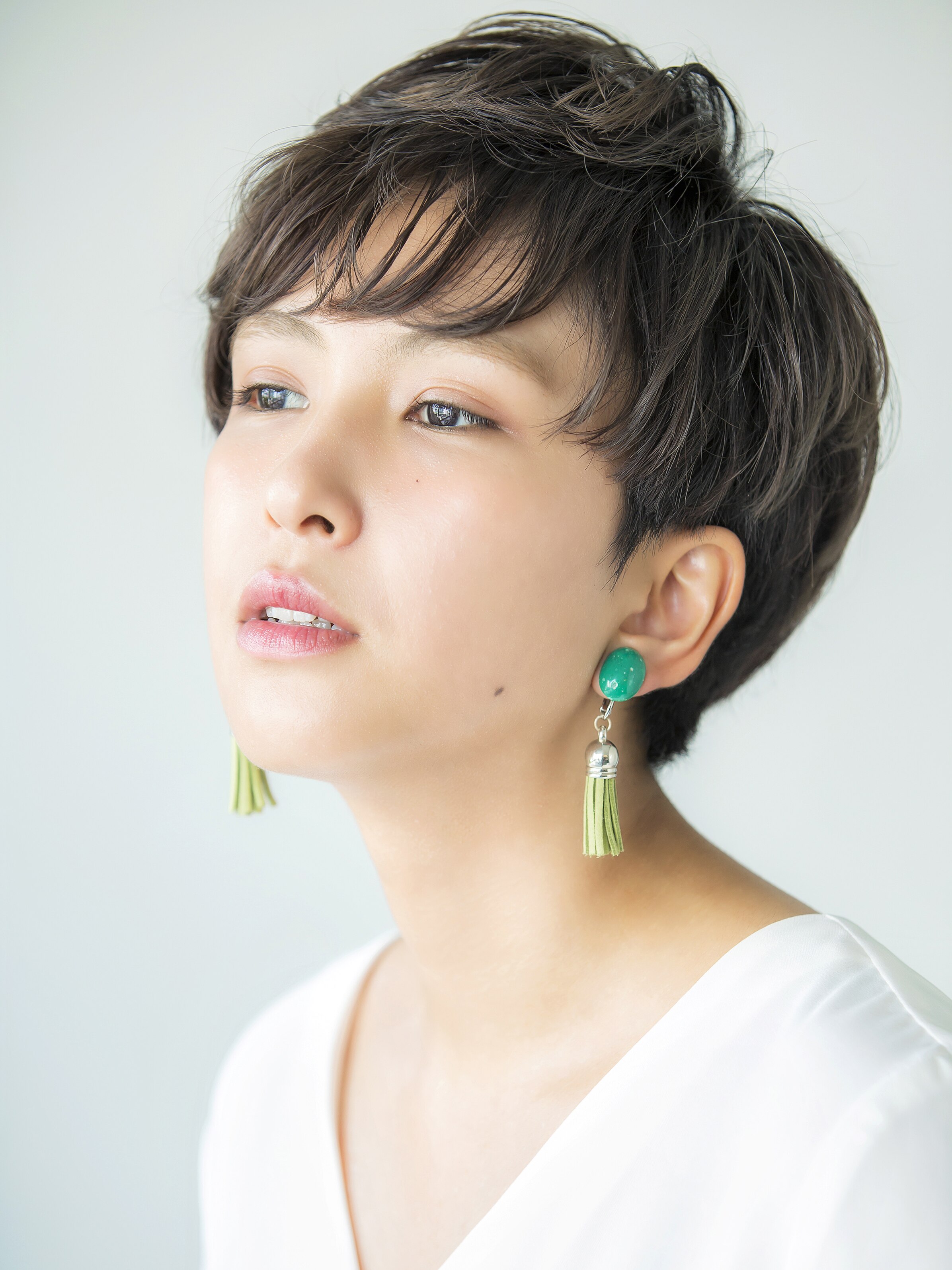 凛とした大人雰囲気漂うクールニュアンスベリーショートスタイル