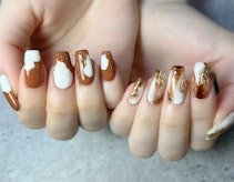 爪が緑になるグリーンネイルって なってしまう原因と対策を解説 ホットペッパービューティーマガジン 爪が緑になるグリーンネイルって なってしまう原因と対策を解説 ホットペッパービューティーマガジン