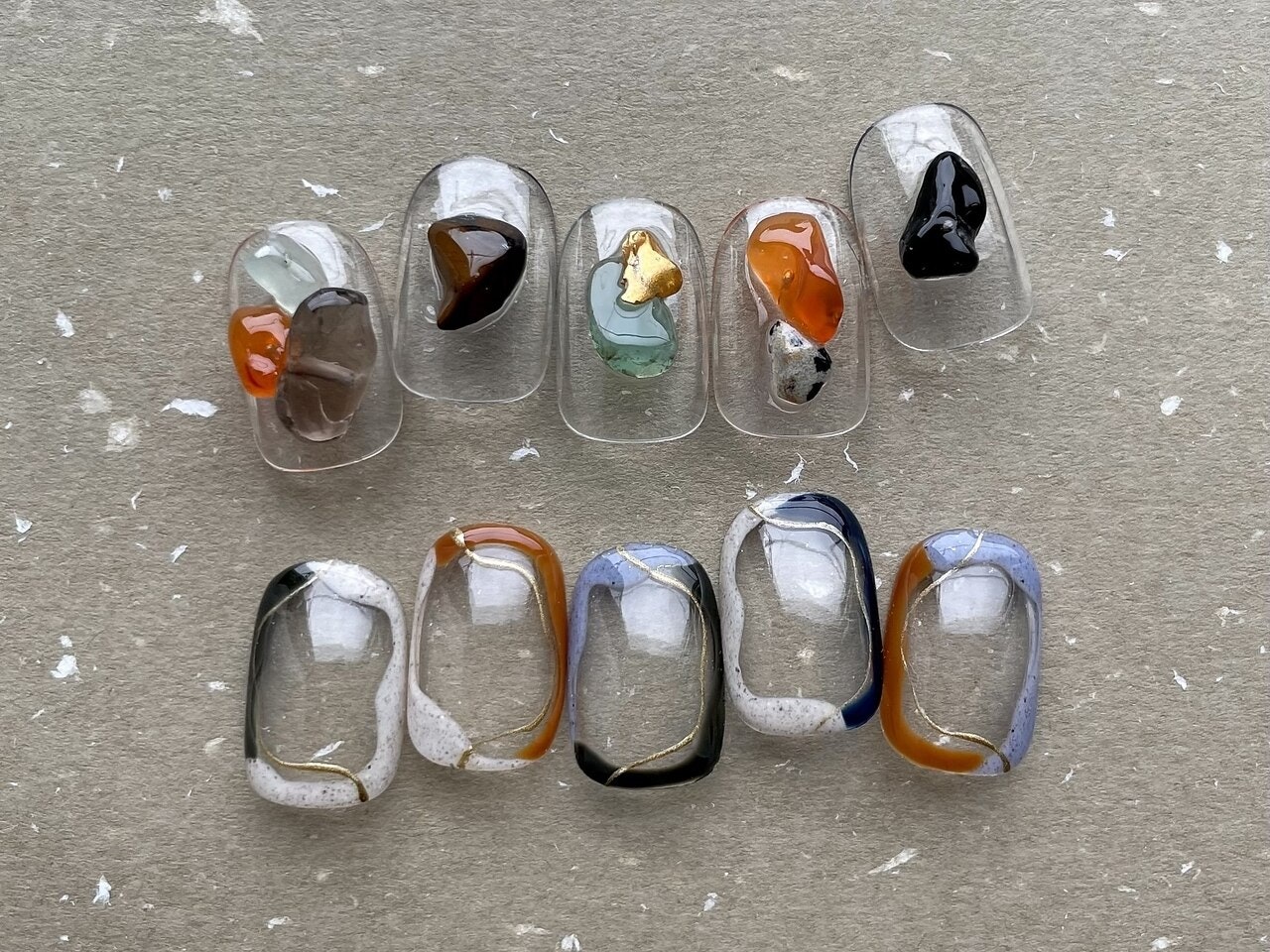 クリアネイルで指先に透明感を。デザインのメリットと7大バリエーションのサムネイル画像