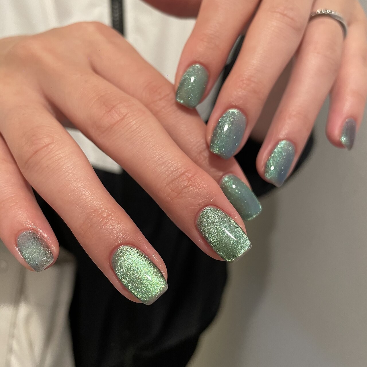 マグネットネイルの輝きに熱視線。デザインの特徴からカラー別デザイン  