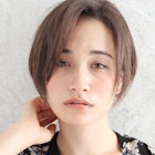 40代50代ミセスのトップにふんわりボリューム感前下がりショート