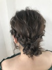 気取りすぎずラフなヘアーアレンジ