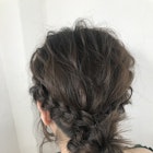 気取りすぎずラフなヘアーアレンジ