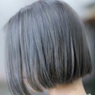 ぱっつんボブとグレイヘア