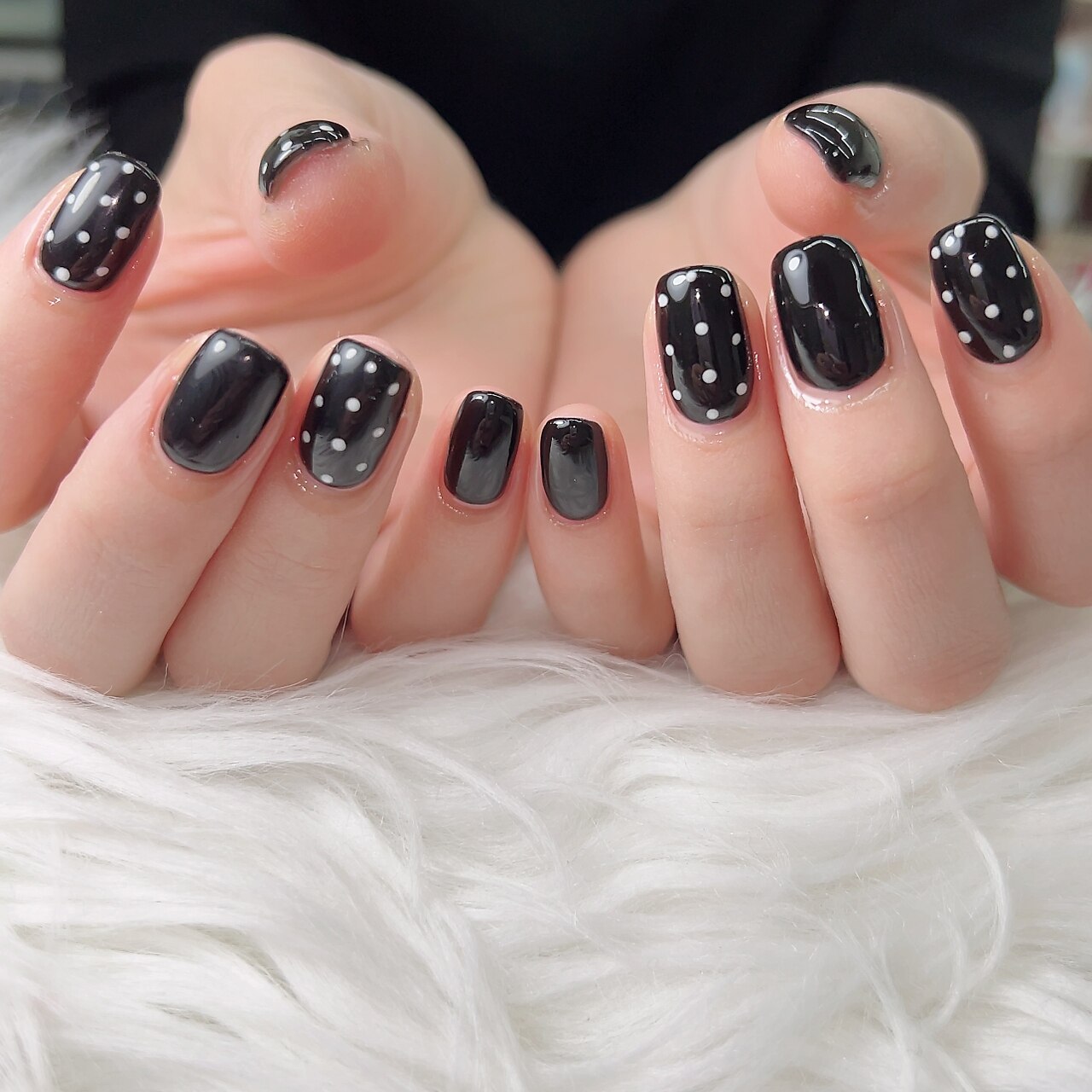ブラック×ドットネイル
