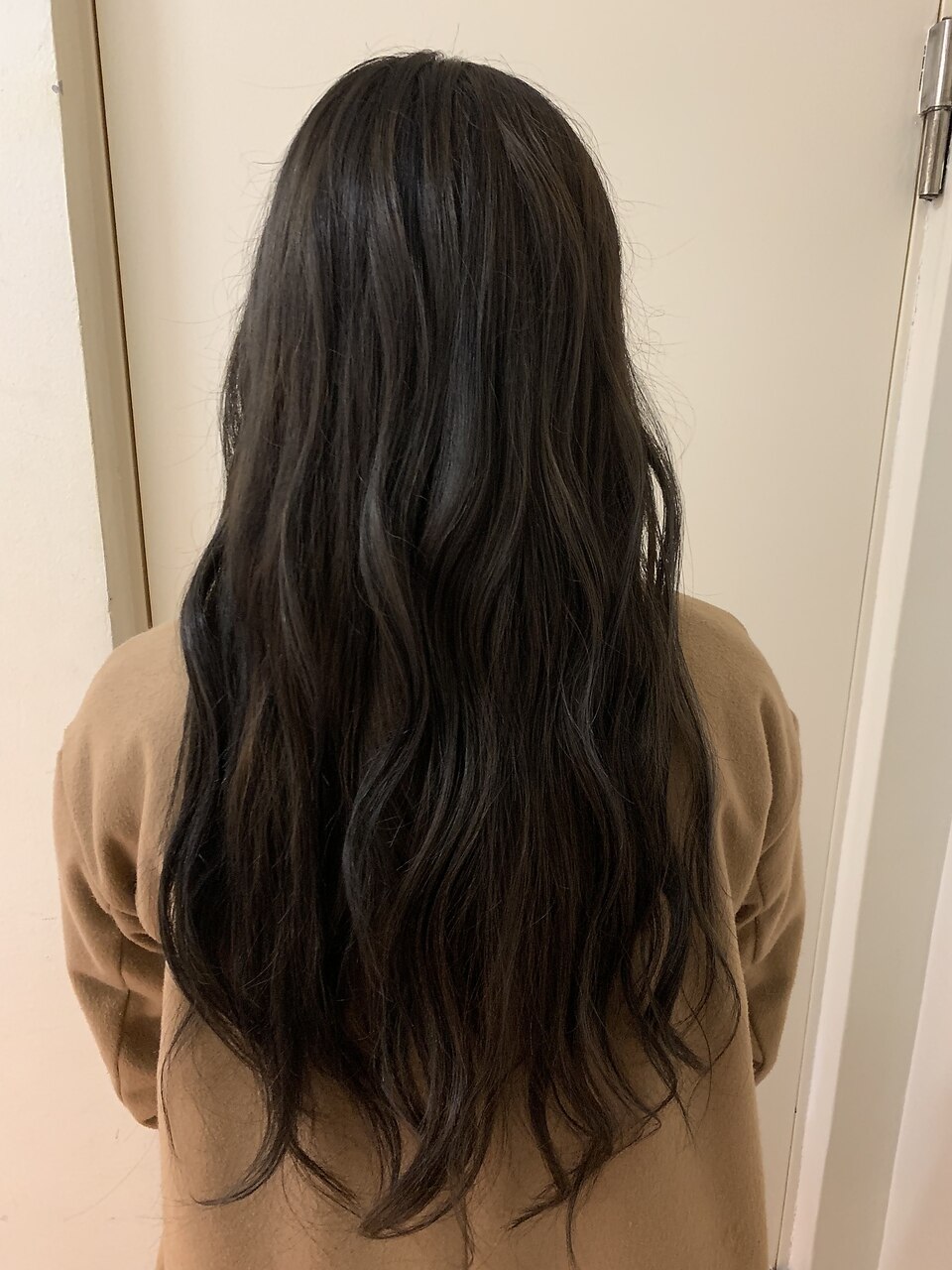 ダークアッシュベージュにカラーリング☆まとまるロングヘアー