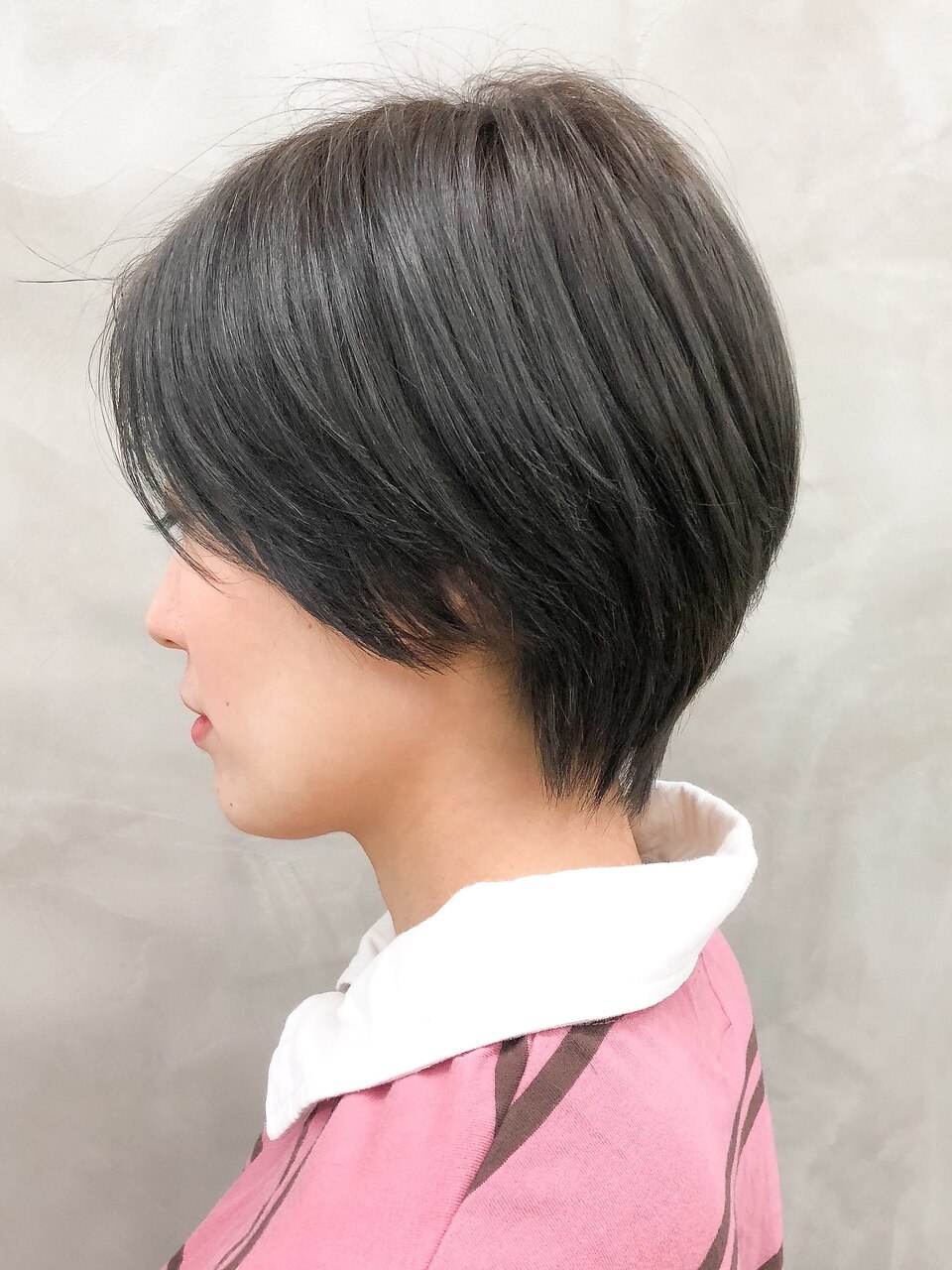 ダブルカラーで作るセンターパート黒髪風ベリーショート<徳竹>