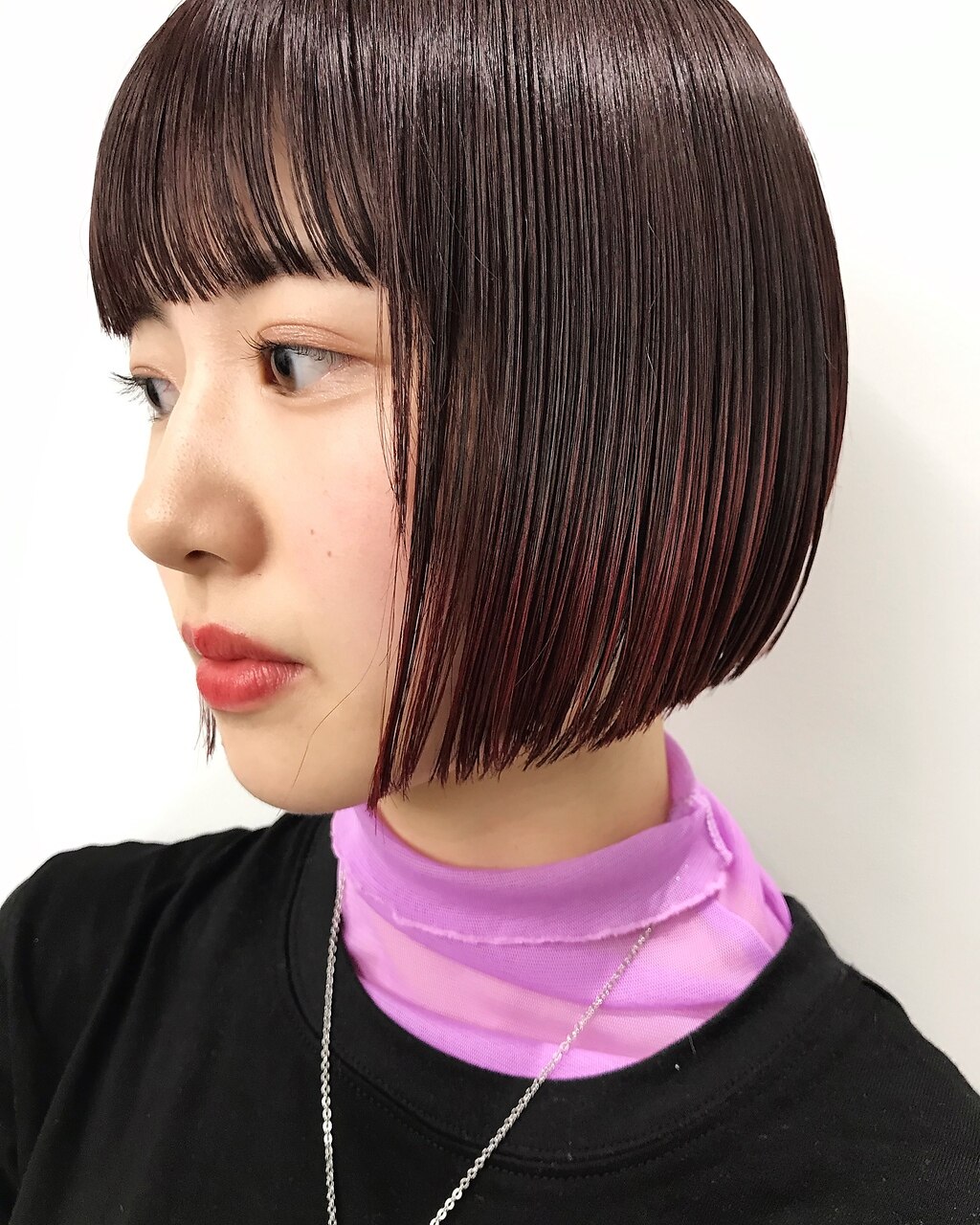 コンパクト前下がりショート×ダークボルドー