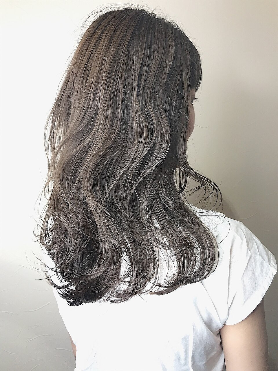 ミディアムとスモーキーグレージュ