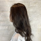 スモーキーブラウンロング巻き髪