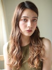 ロングへアでMIXカール×ヌーディーグレージュ