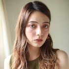 ロングへアでMIXカール×ヌーディーグレージュ