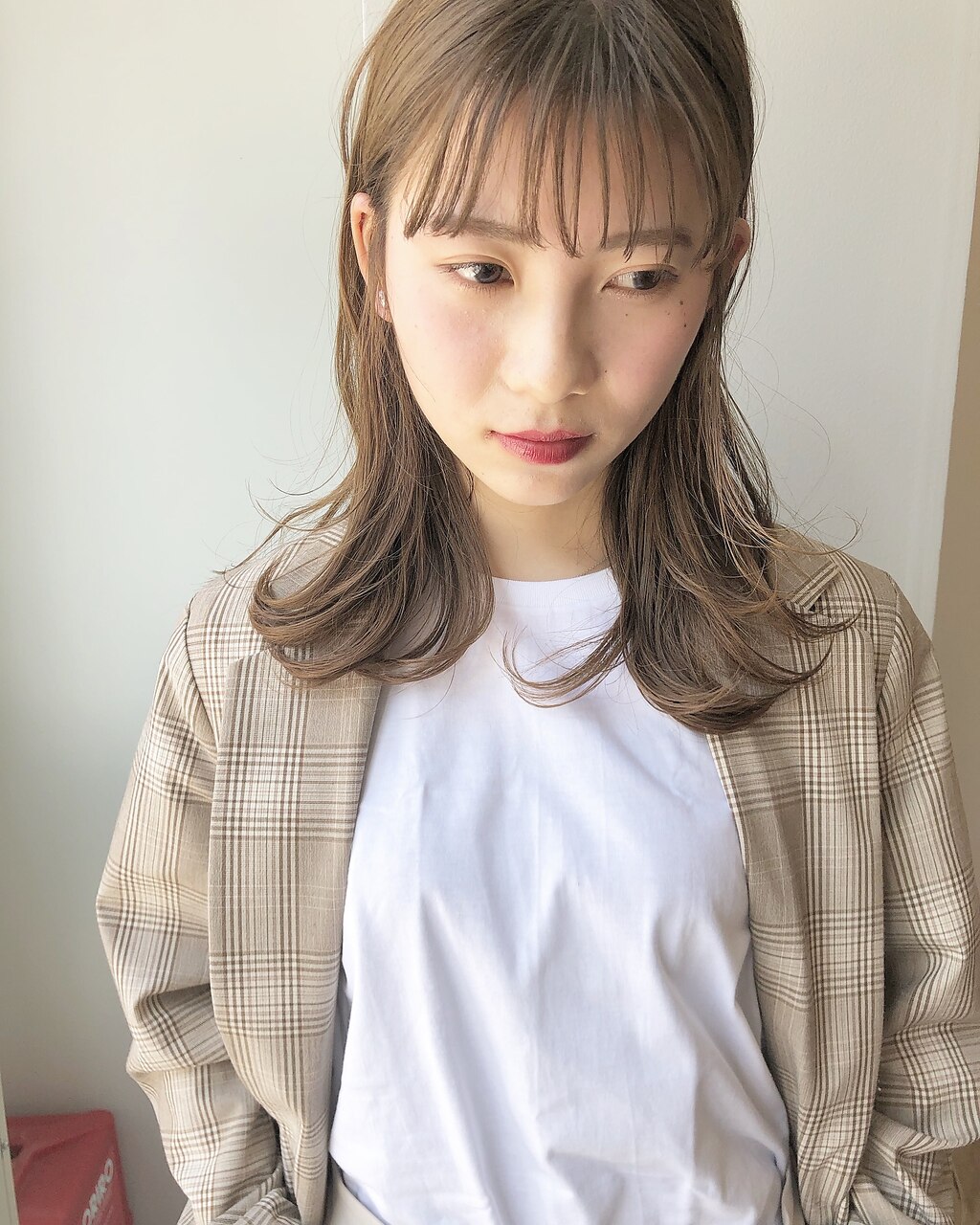耳掛けフルバングのハンサムセミロング