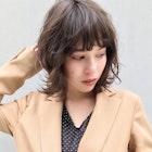 ルーズウェーブの前下がりな大人ボブ
