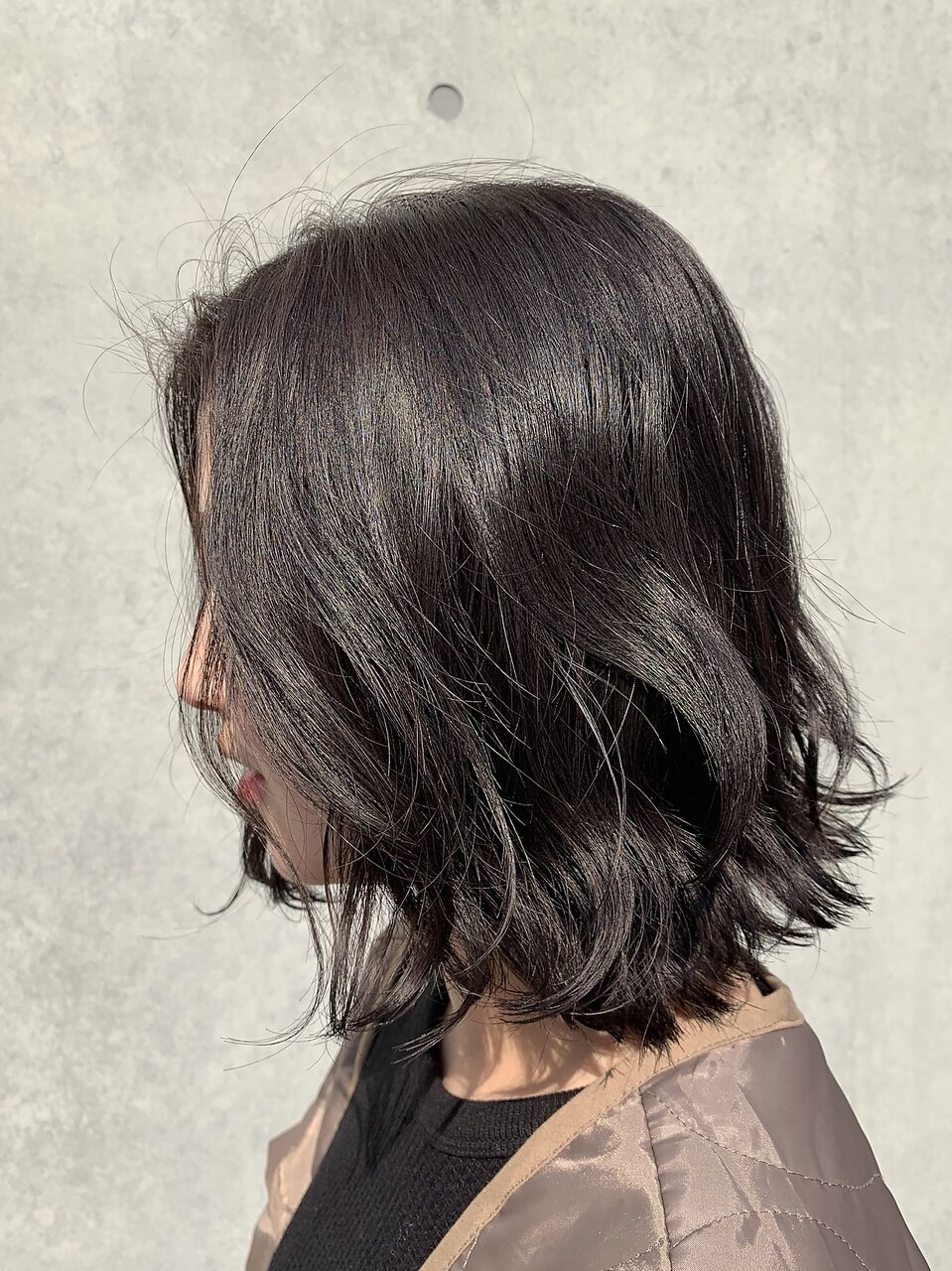 グレージュで透明感ミディアムヘア