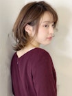 透け感シルキーベージュで魅せる少し大人の柔らかミディ