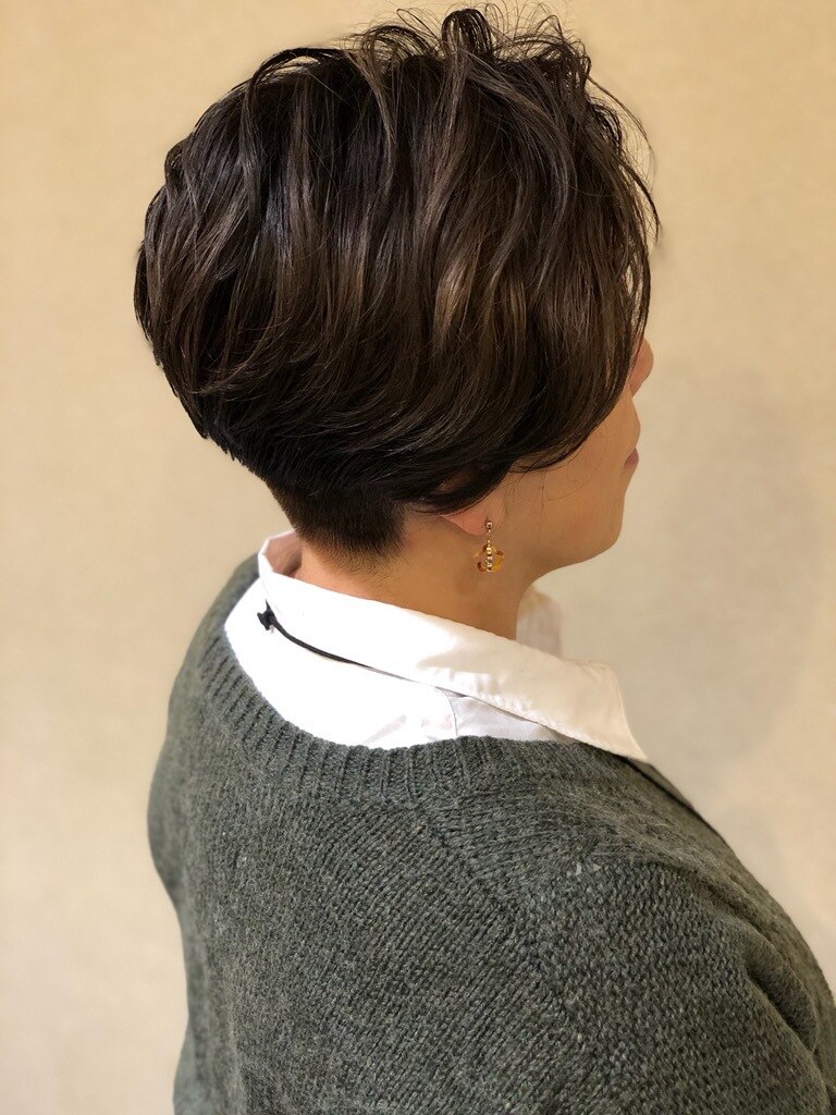 刈り上げ　根元白髪染めからオシャレ染めのグラデーション