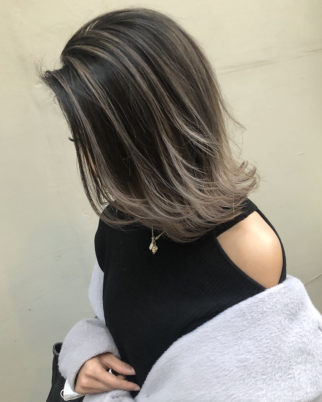 バレイヤージュ、ハイライトアッシュグレー、グレージュ