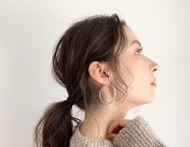 前髪なしポニーテールをおしゃれにするには。アレンジポイント&参考スタイル集