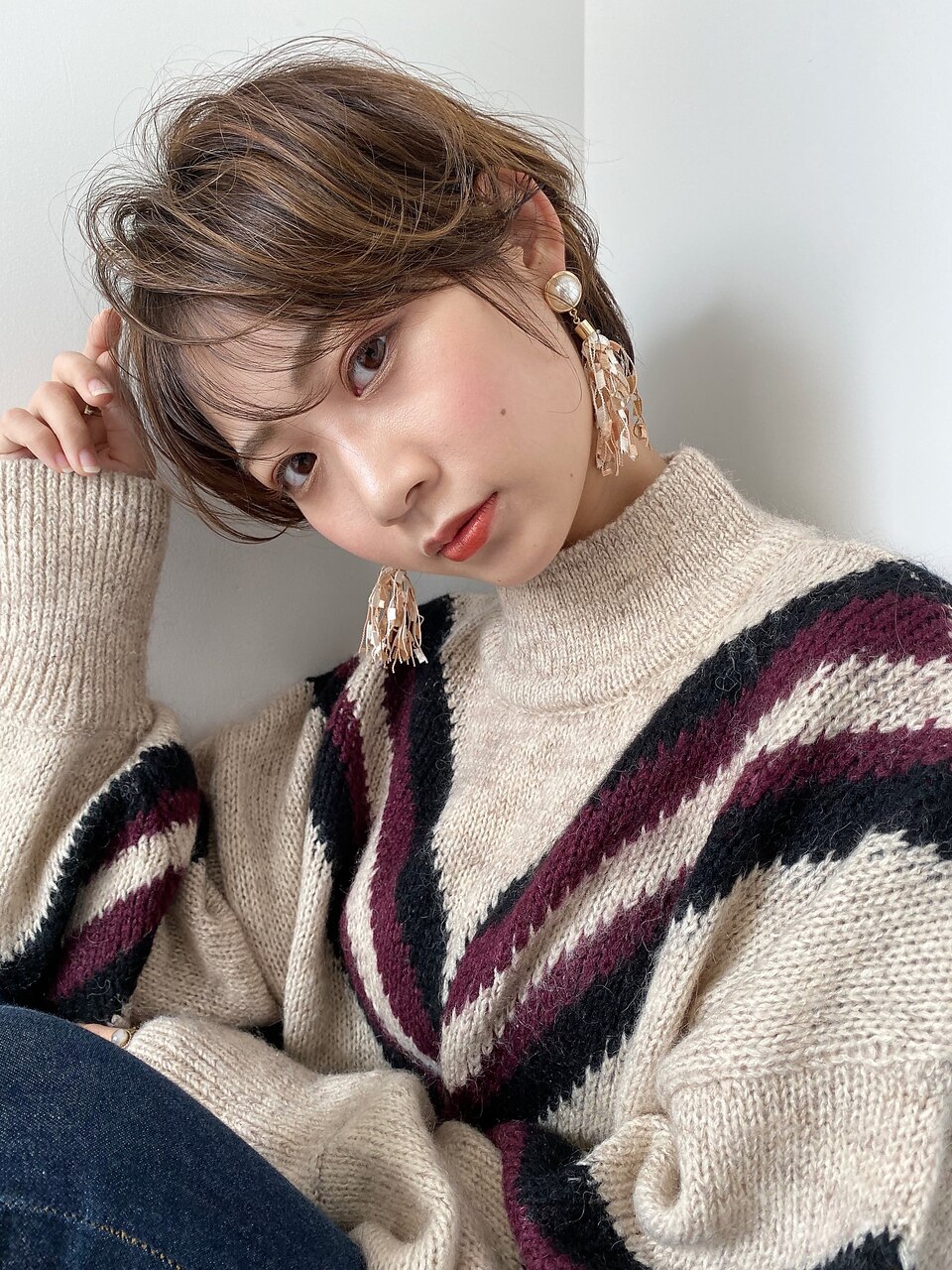 耳かけマッシュショート×ことりベージュ×白髪ぼかしハイライト