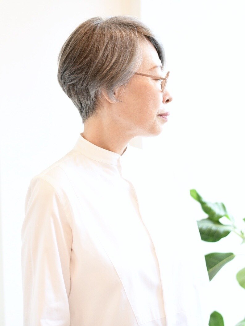 【えがお美容室】40代50代に人気☆横顔美シルバーショート