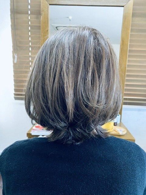 白髪を染めすぎない、ナチュラルカラー