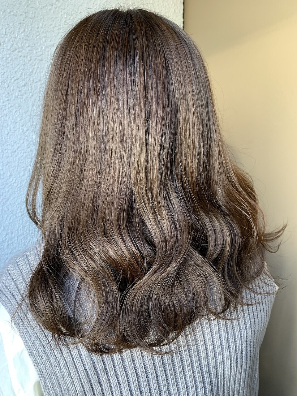 マットアッシュカラー。